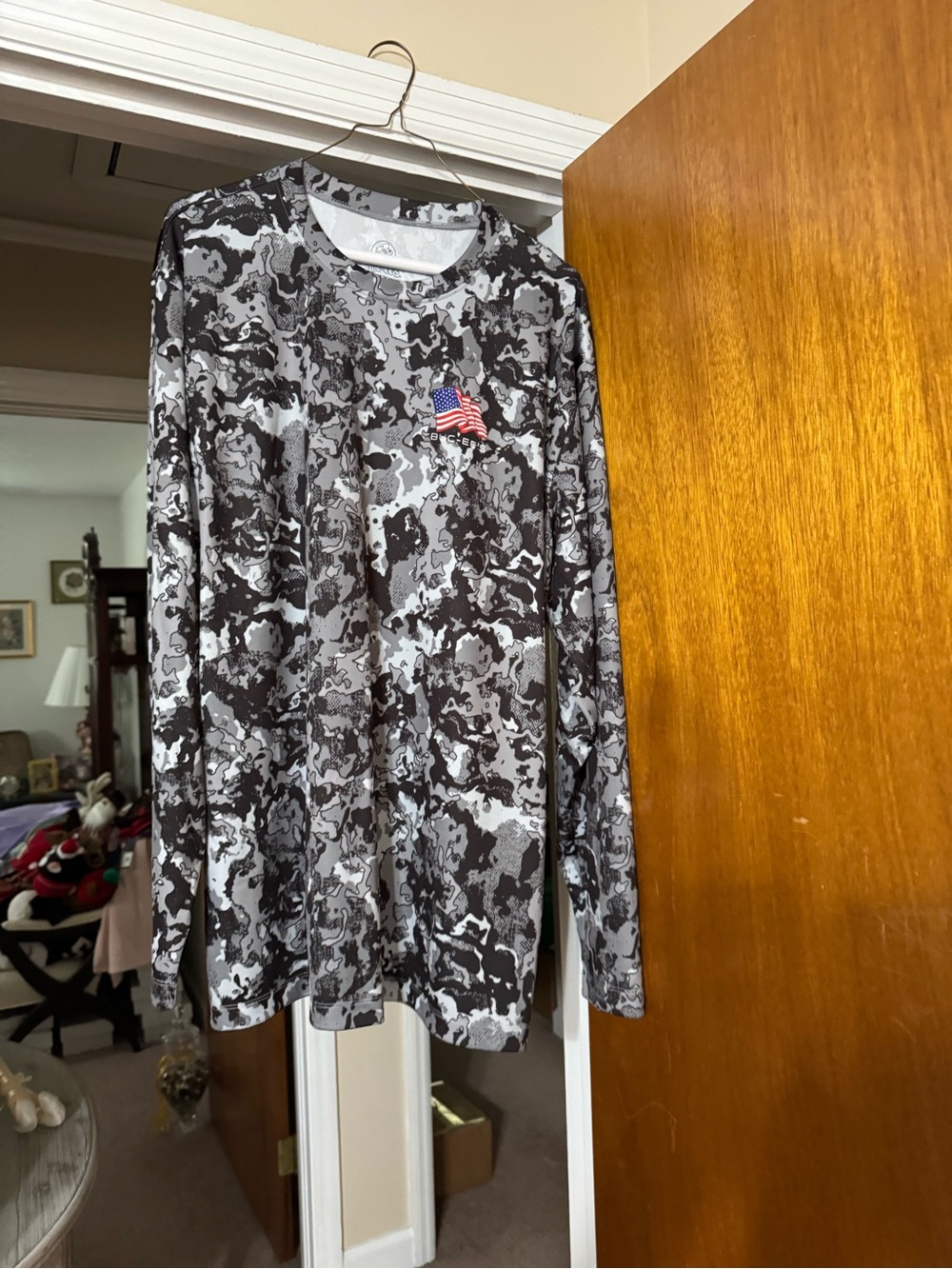 Men's Long Sleeve Camo Crew Neck Shirt - Black & Gray